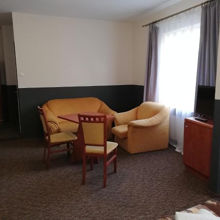 Bristol Economy Bed & Breakfast Bytom Ngoại thất bức ảnh