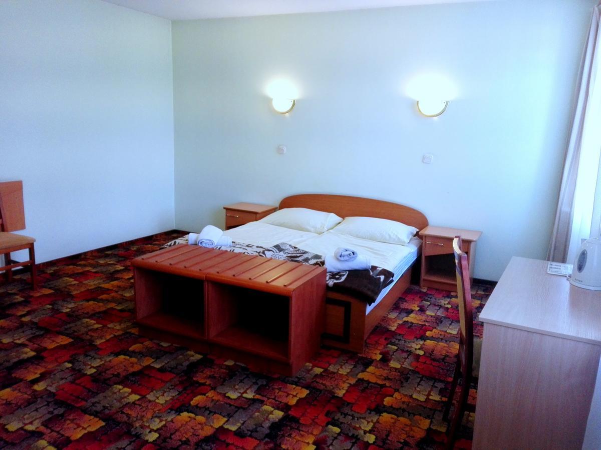 Bristol Economy Bed & Breakfast Bytom Ngoại thất bức ảnh