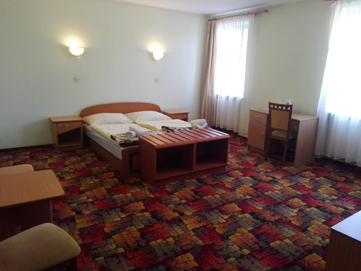 Bristol Economy Bed & Breakfast Bytom Ngoại thất bức ảnh