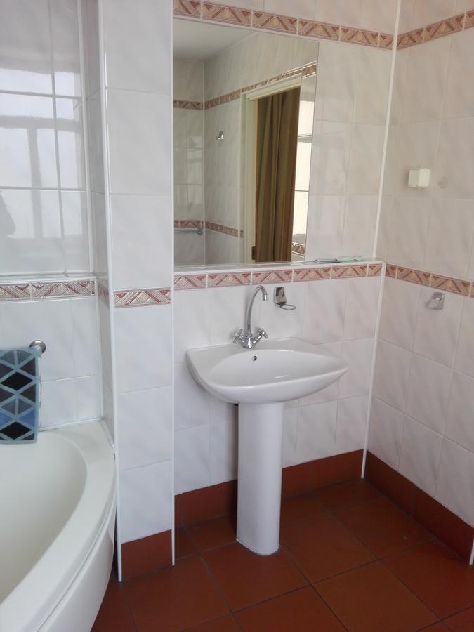 Bristol Economy Bed & Breakfast Bytom Ngoại thất bức ảnh