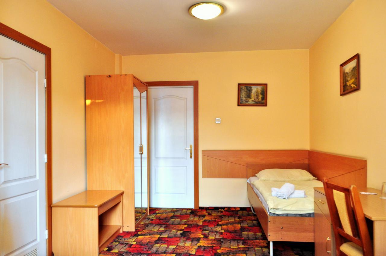 Bristol Economy Bed & Breakfast Bytom Ngoại thất bức ảnh