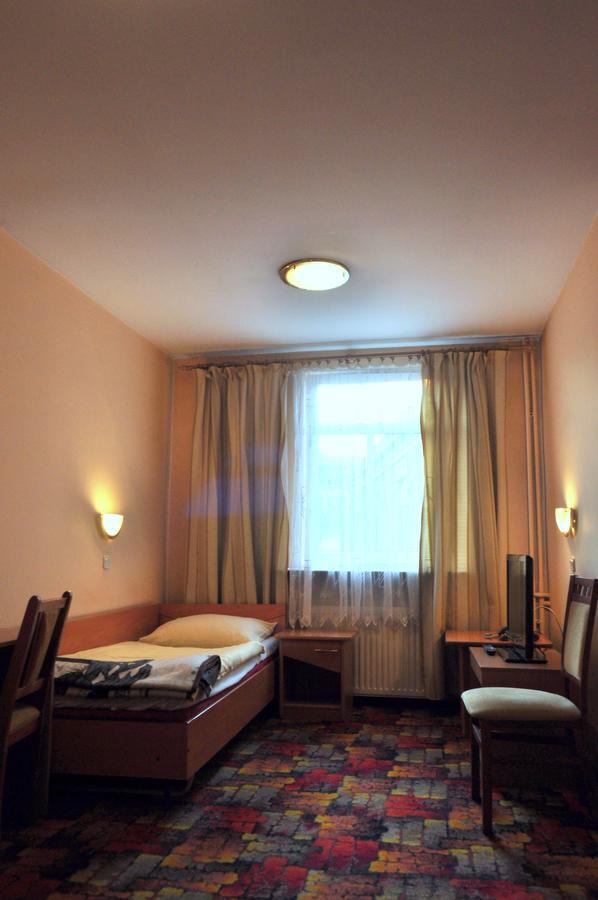 Bristol Economy Bed & Breakfast Bytom Ngoại thất bức ảnh