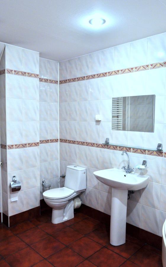 Bristol Economy Bed & Breakfast Bytom Ngoại thất bức ảnh