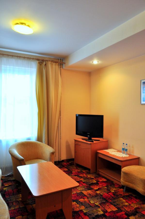 Bristol Economy Bed & Breakfast Bytom Ngoại thất bức ảnh