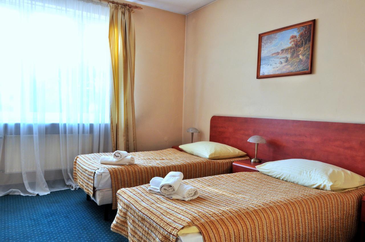Bristol Economy Bed & Breakfast Bytom Ngoại thất bức ảnh