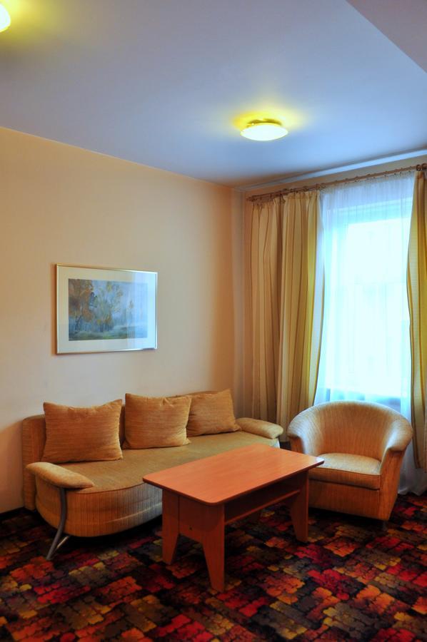 Bristol Economy Bed & Breakfast Bytom Ngoại thất bức ảnh