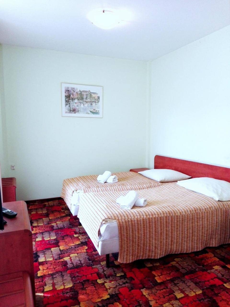 Bristol Economy Bed & Breakfast Bytom Ngoại thất bức ảnh