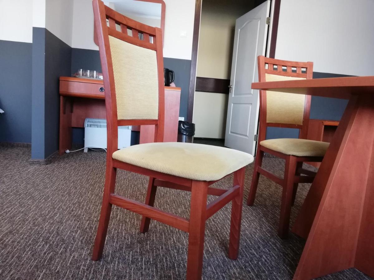 Bristol Economy Bed & Breakfast Bytom Ngoại thất bức ảnh