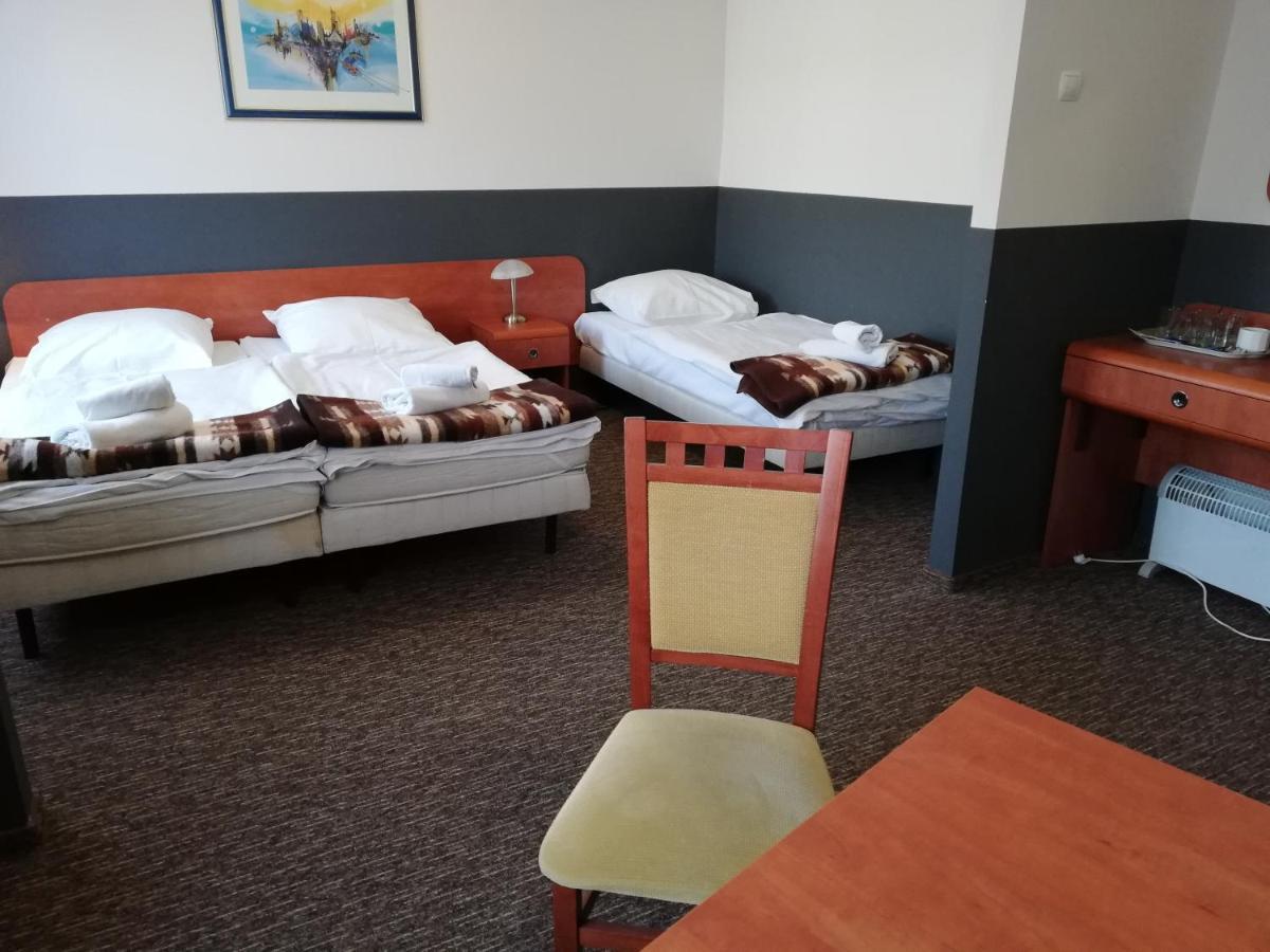 Bristol Economy Bed & Breakfast Bytom Ngoại thất bức ảnh