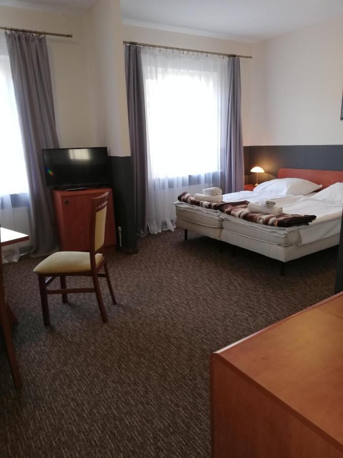 Bristol Economy Bed & Breakfast Bytom Ngoại thất bức ảnh