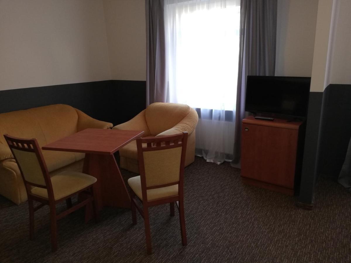 Bristol Economy Bed & Breakfast Bytom Ngoại thất bức ảnh